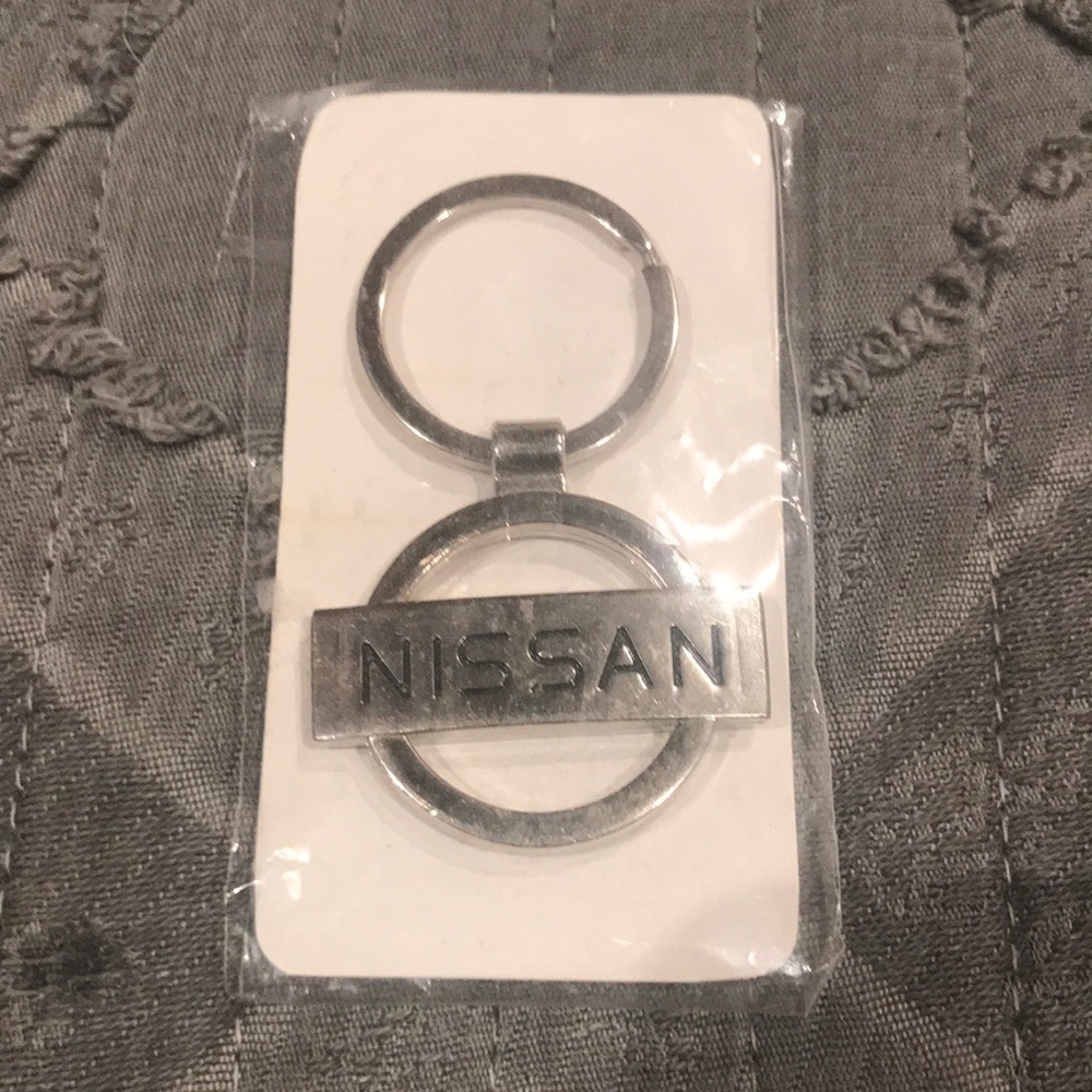 NEW  NISSAN logo 3D Chrome/Metal Keychain & Ring